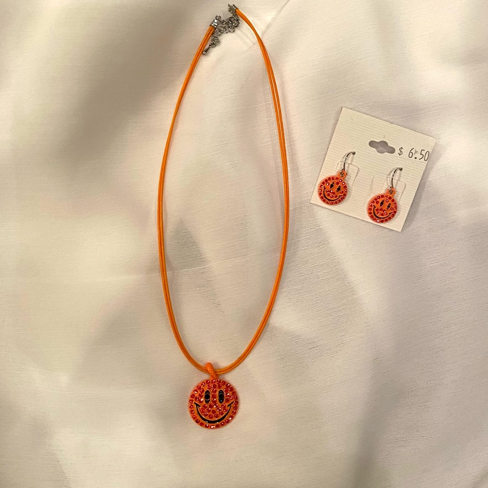 NWT Happy Necklace/ earrings Don’t Worry Be Happy